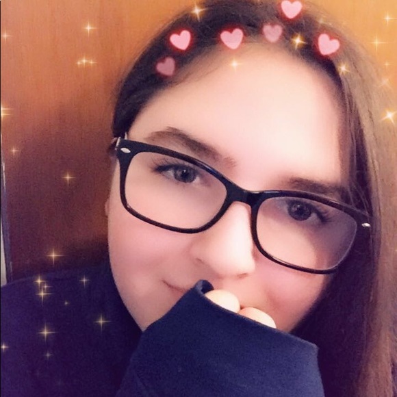 Meet your Posher, Cecelia - Picture 1 of 1